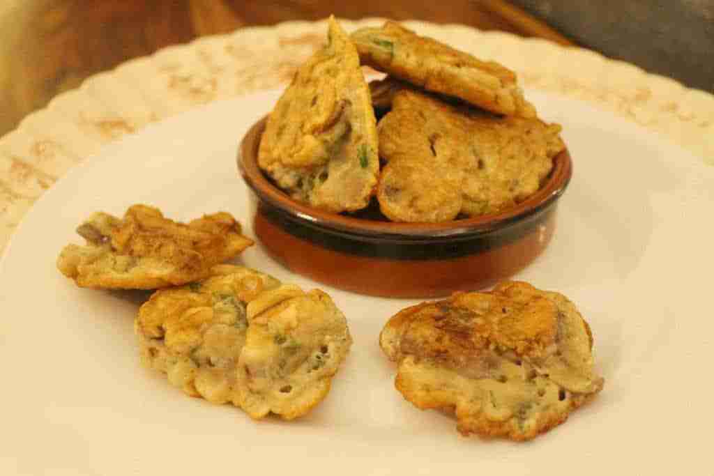 Mushroom beignets with a soy, black pepper and parsley batter
