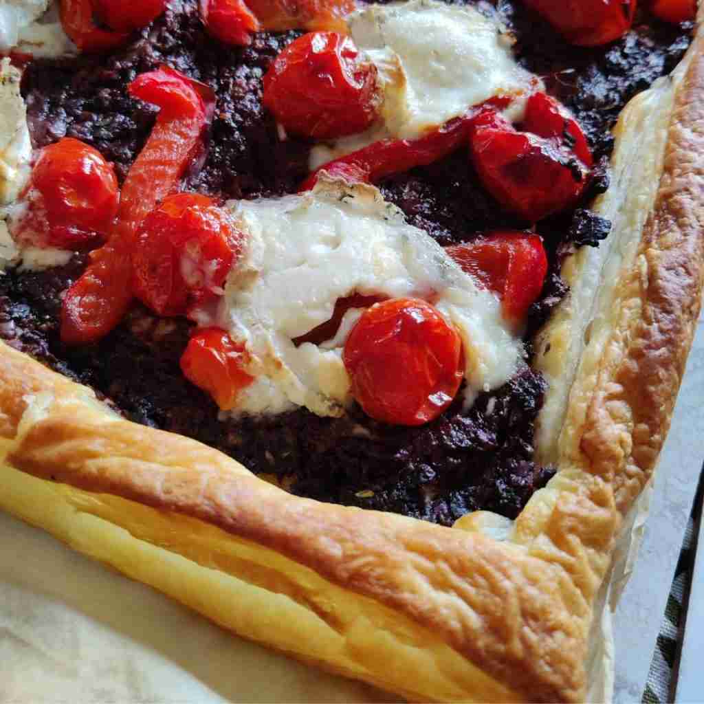 image of a piece of pie with roasted tomatoes, pepper and cheese on top, you can learn how to make this at the baking school Gourmandises Academie